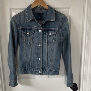 GAP Women's Classic Blue Jean Jacket